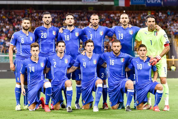 Italy pose for a team shot 2016