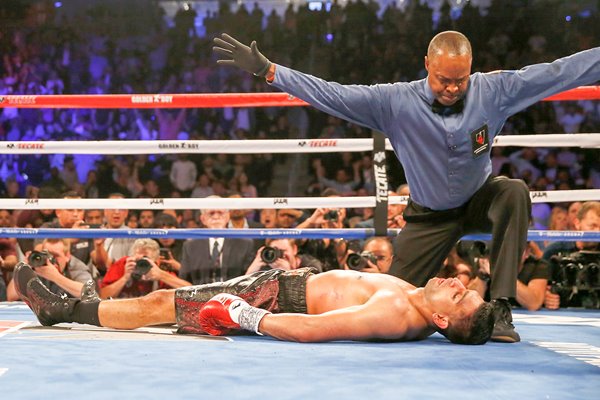 Canelo Alvarez knocks out Amir Khan 2016