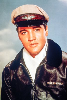 Elvis Presley plays Mike Edwards