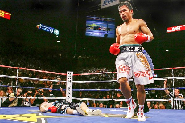 Manny Pacquiao knocks out Ricky Hatton