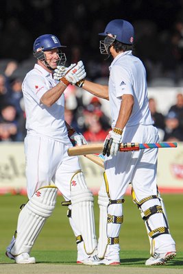Strauss and Cook clinch England win v West Indies 2009