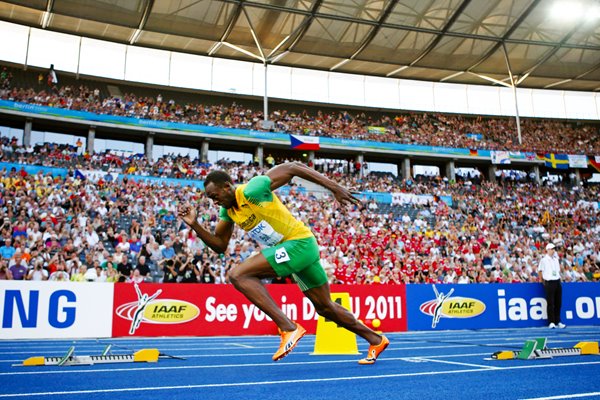 Usain Bolt powers off the blocks