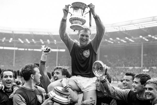 Bobby Moore West Ham FA Cup 1964