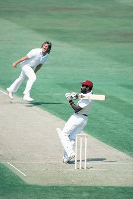 Viv Richards hooks Ian Botham Oval 1984