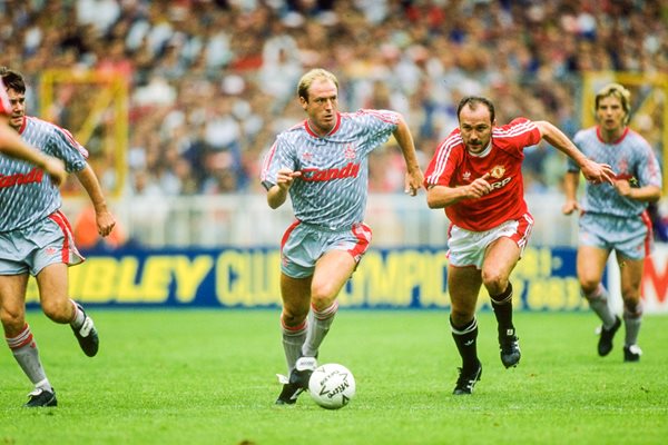 Steve McMahon Liverpool v Michael Phelan Manchester United Wembley 1990