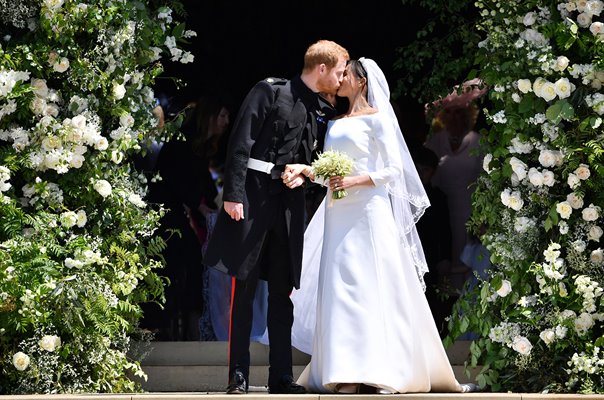 Prince Harry kisses new wife Meghan Markle Windsor 2018