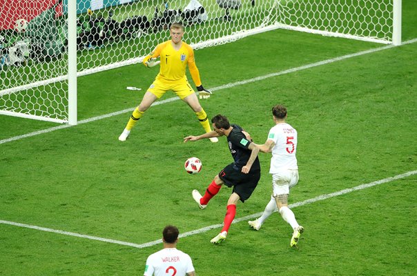 Mario Mandzukic Croatia scores v England World Cup 2018