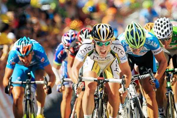 Mark Cavendish wins Stage 5 in Montargis