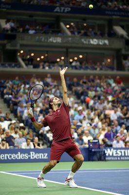 Roger Federer serves US Open New York 2018