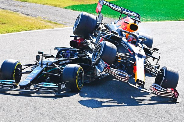 Max Verstappen & Lewis Hamilton Crash Italian Grand Prix 2021