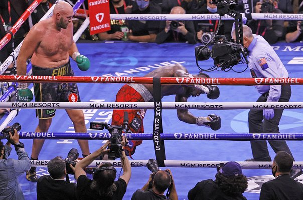 Tyson Fury knocks out v Deontay Wilder Trilogy Fight Las Vegas 2021