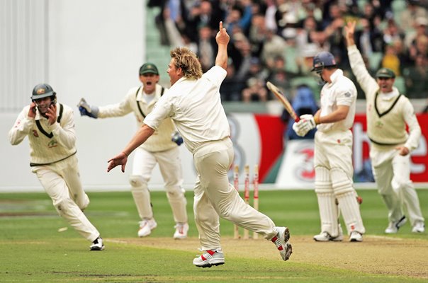 Shane Warne Australia celebrates 700th wicket MCG Ashes 2006