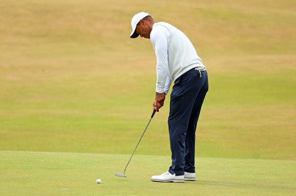 Tiger Woods USA putts 18th Green Round 2 St Andrews Open 2022
