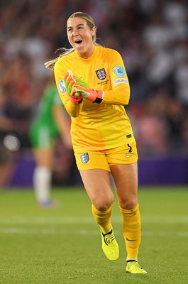 Mary Earps England celebrates v Northern Ireland Women's EURO 2022