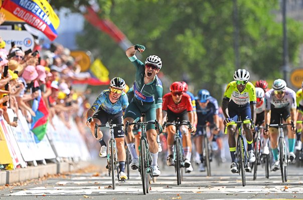 Jasper Philipsen Belgium beats Mark Cavendish Stage 7 Sprint Tour de France 2023