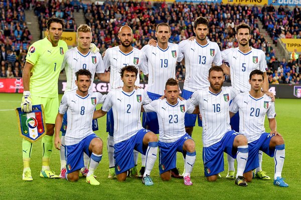 Italy line up v Norway