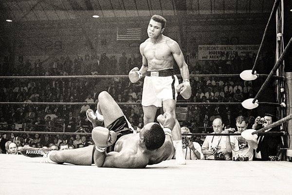 Ali floors Sonny Liston in 1965