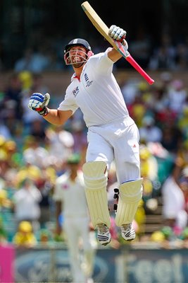 Matt Prior celebrates 100 - SCG - 2010 Ashes