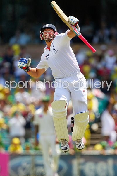 Matt Prior celebrates 100 - SCG - 2010 Ashes