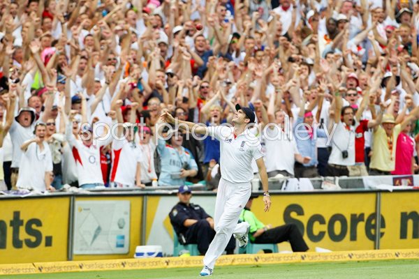 James Anderson Boundary catch SCG - 2010 Ashes 