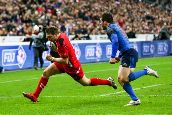 Dan Biggar Wales v France Paris 2015