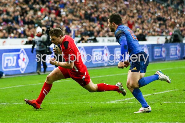 Dan Biggar Wales v France Paris 2015
