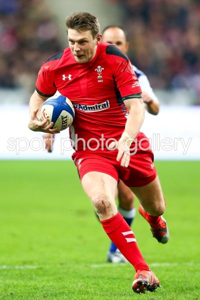 Dan Biggar Wales v France Paris 2015