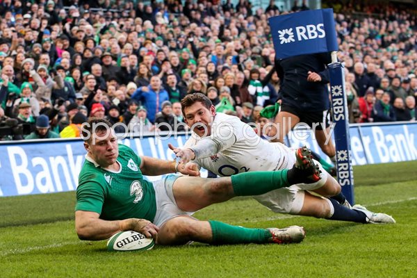 Robbie Henshaw Ireland v England Dublin 2015