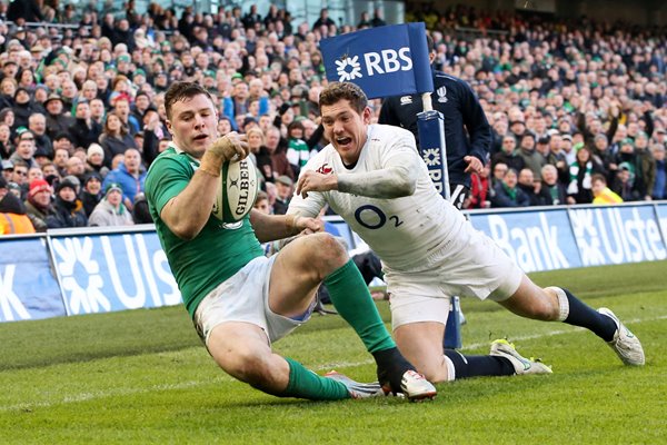 Robbie Henshaw Ireland v England Dublin 2015