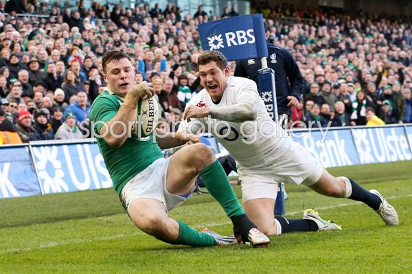 Robbie Henshaw Ireland v England Dublin 2015