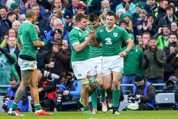 Robbie Henshaw Ireland v England Dublin 2015