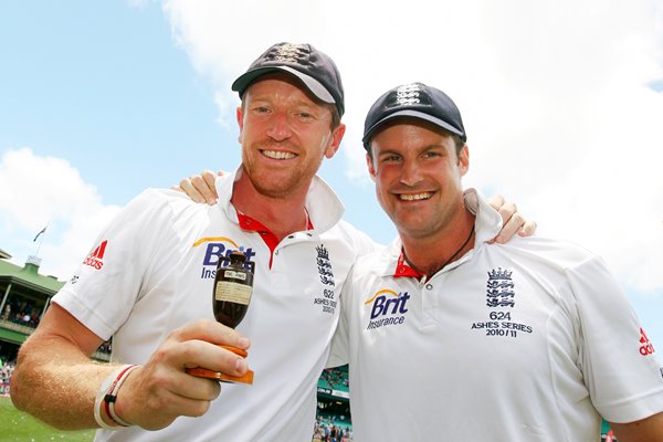 Captain and Colly at SCG with Urn - 2010 Ashes
