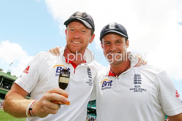 Captain and Colly at SCG with Urn - 2010 Ashes