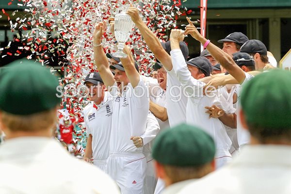England celebrate in front of Australia - 2010 Ashes
