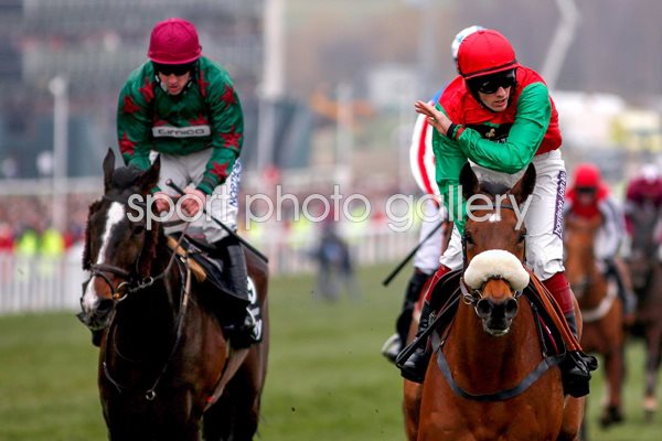 Sam Twiston-Davies & Dodging Bullets Steeple Chase