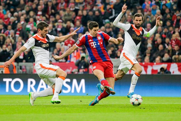 Robert Lewandowski Bayern scores v Shakhtar
