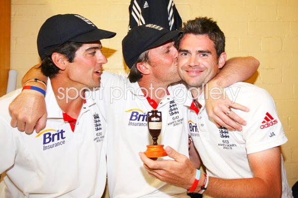 Cook, Swann & Anderson with Ashes Urn 