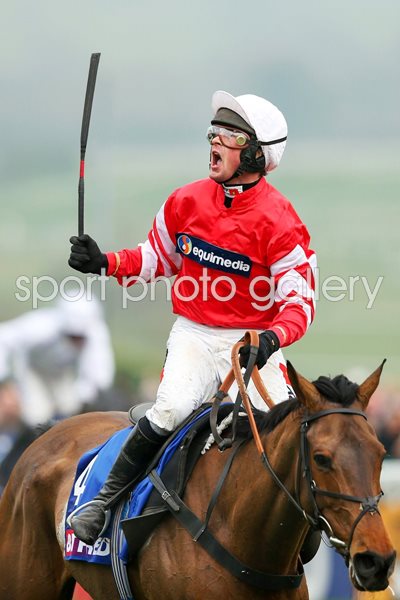 2015 Gold Cup winner Nico de Boinville & Coneygree
