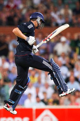 Chris Woakes seals T20 win - Adelaide 2011