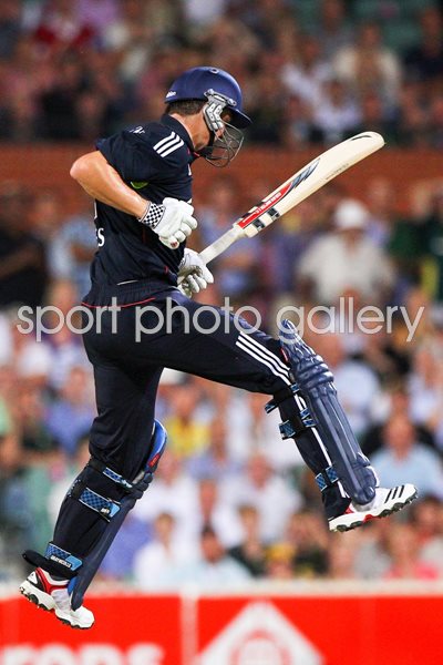 Chris Woakes seals T20 win - Adelaide 2011
