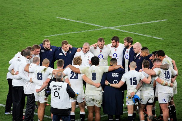 England huddle v France Six Nations Twickenham 2015