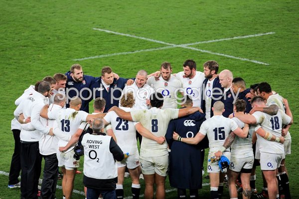 England huddle v France Six Nations Twickenham 2015