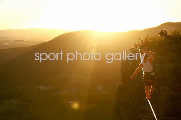 Walking the line between cliffs