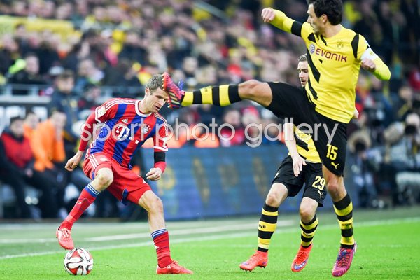 Thomas Mueller Bayern v Mats Hummels Borussia