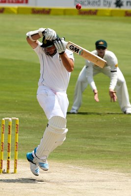 Graeme Smith receives Mitchell Johnson bouncer 2014