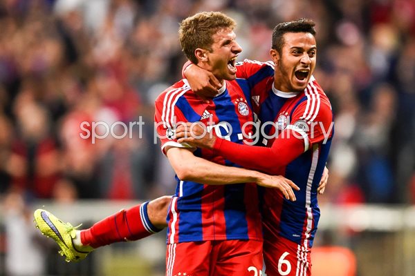 Thomas Mueller & Thiago Alcantara Bayern Muenchen v Porto 2015