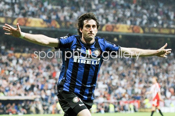 Diego Milito celebrates scoring his second for Inter