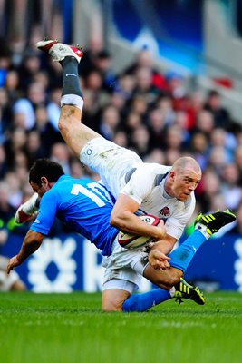 Mike Tindall in action v Italy Twickenham 2011