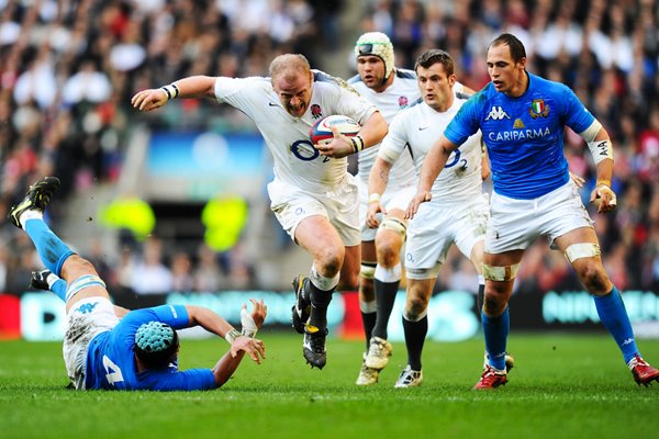 Dan Cole on the move v Italy - 6 Nations 2011