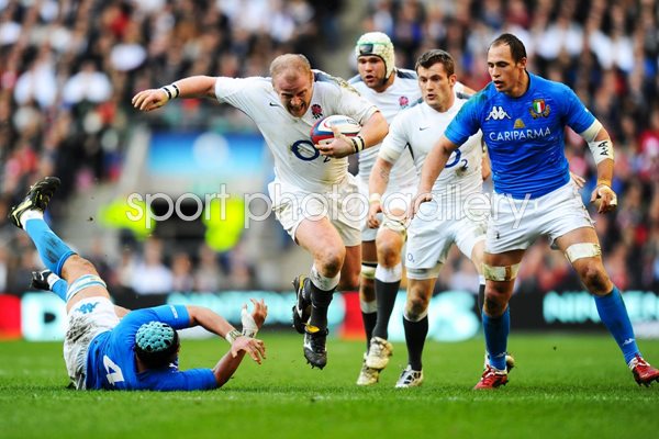 Dan Cole on the move v Italy - 6 Nations 2011